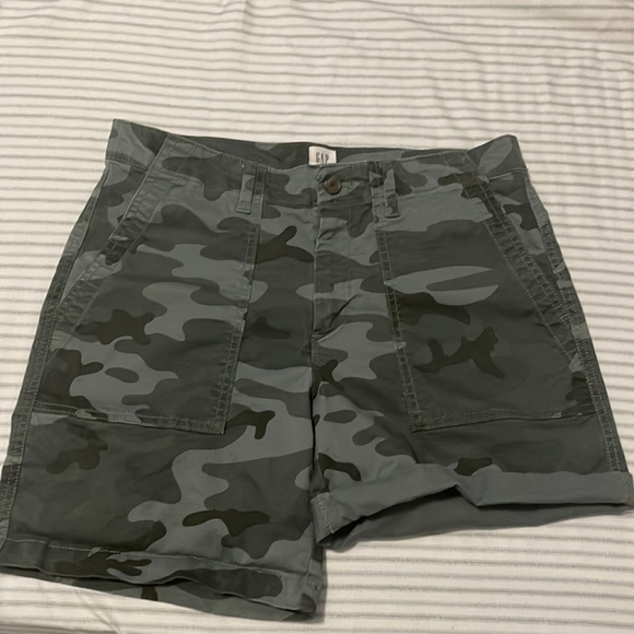 Gap size 6 shorts - Picture 1 of 6